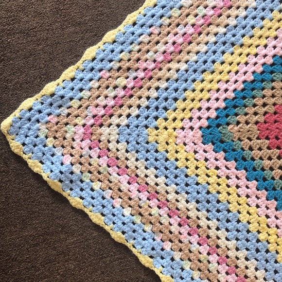 Vintage Handmade Granny Square Crotched Blanket Throw Afghan - Picture 5 of 6